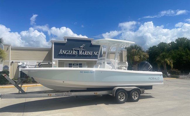 2015 Robalo 246 Cayman 